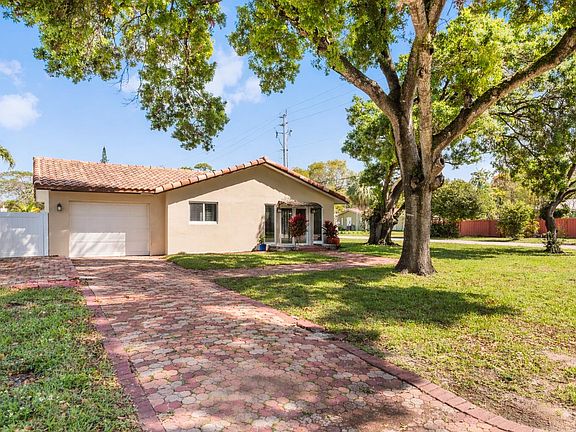 3rd image of 1255 SW 15th Avenue