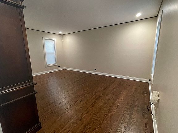 3rd image of 1348 W Wellington Ave #4