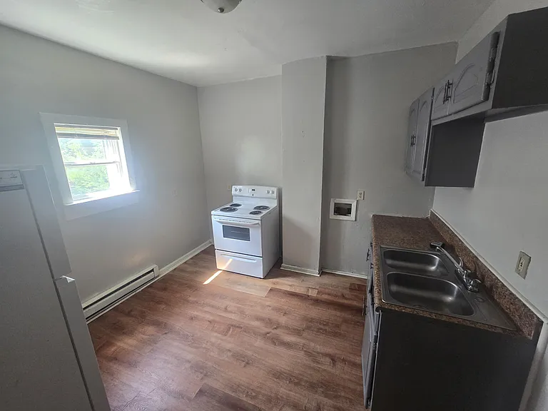1413 Loudon Ave NW — Photo 8
