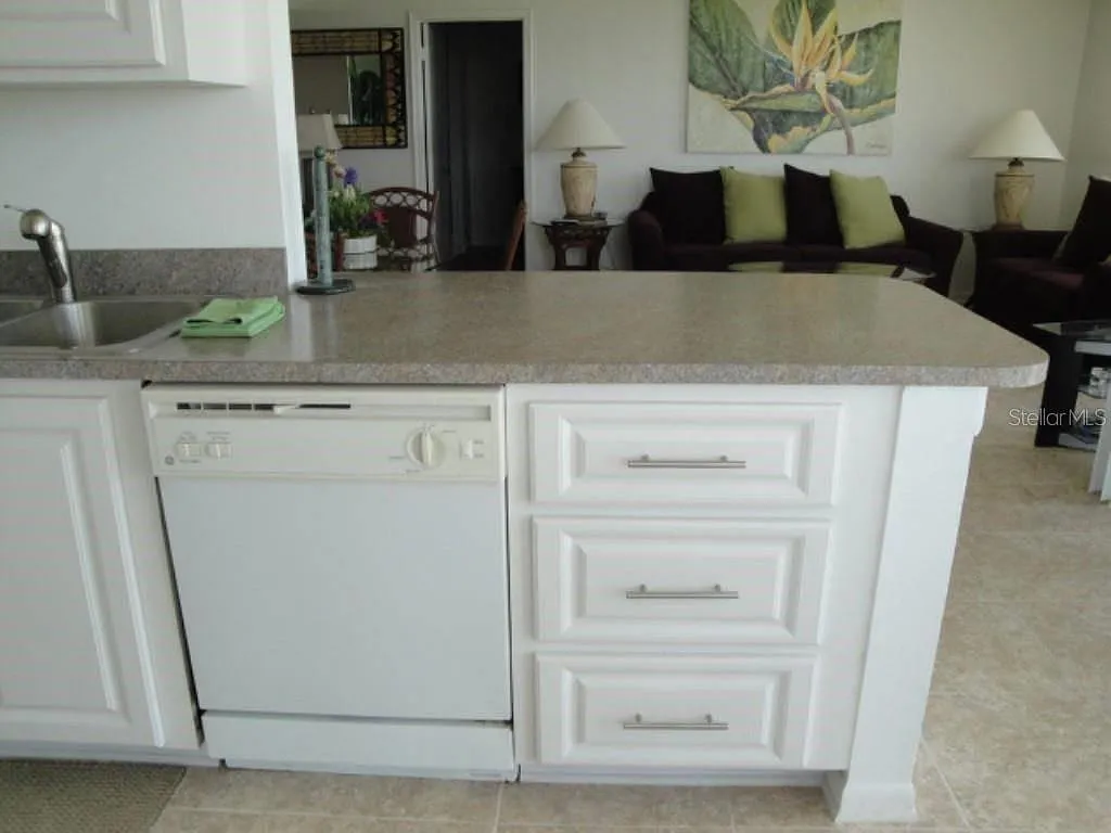 2 bed, 2.0 bath, 1050 sqft, $4,500 — Photo 4