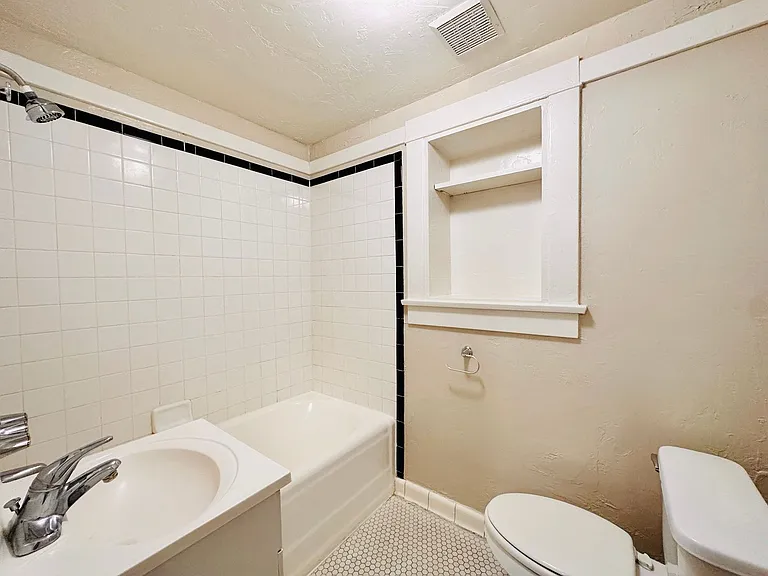 Don Martin Historic Apartments! — Photo 38