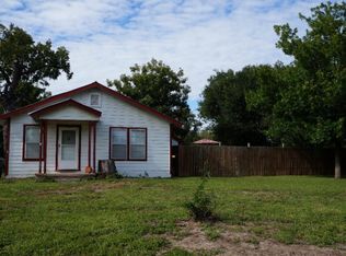 484 E Mesquite St, Uvalde, TX 78801
