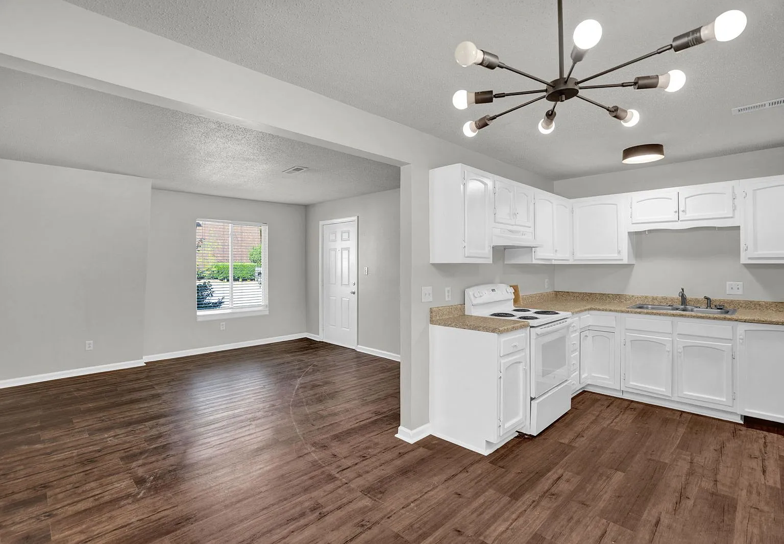 2 bed, 900 sqft, $995 — Photo 1