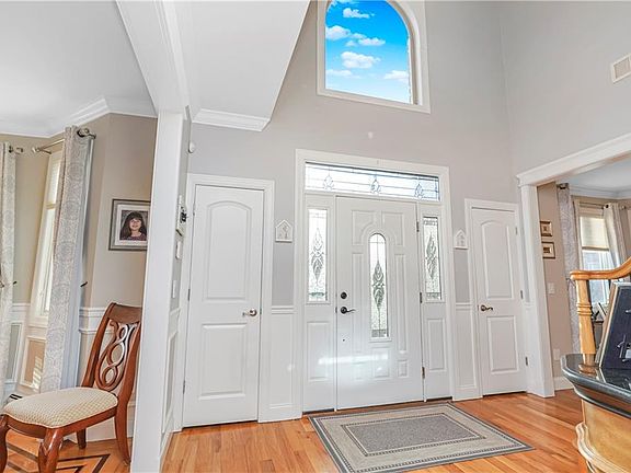 5th image of 7 Stalie Ct