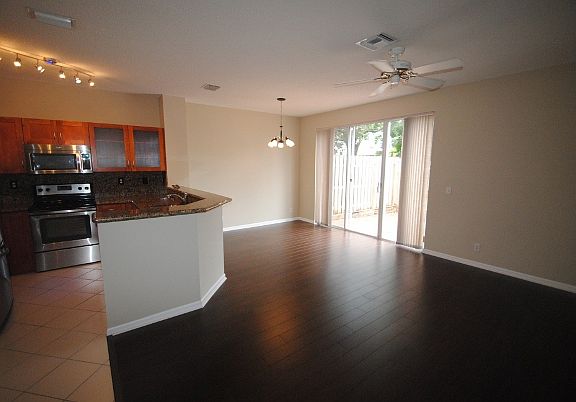 3rd image of 835 NW 42nd Pl