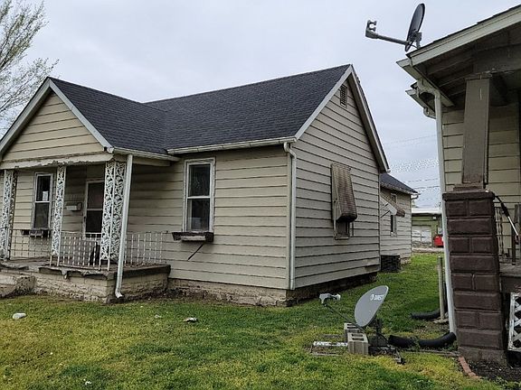 2nd image of 2251 Iowa St