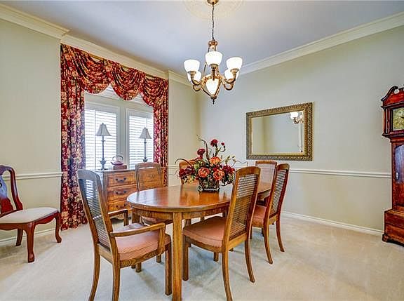 4th image of 3405 White Oak Dr