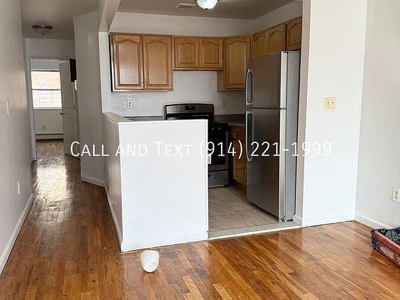 3rd image of 793 Jennings St