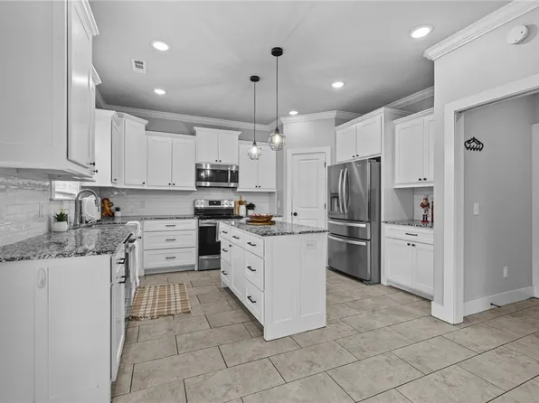 16 Francis Ln, Bella Vista, AR 72715