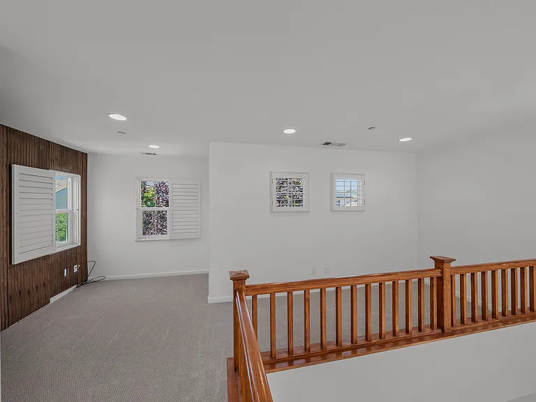 100 Portsmouth Dr — Photo 21