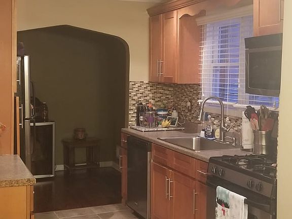 4th image of 35-22 Southern Dr