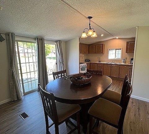 Kitchen/Dining