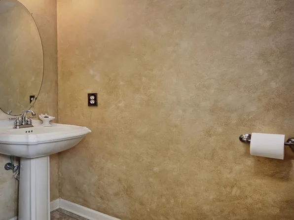 406 Newburgh Court image 4 of 31