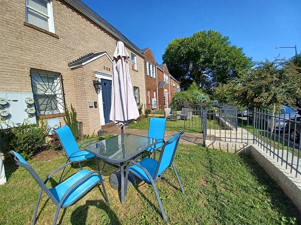 2 bed, 700 sqft, $1,950 — Photo 3