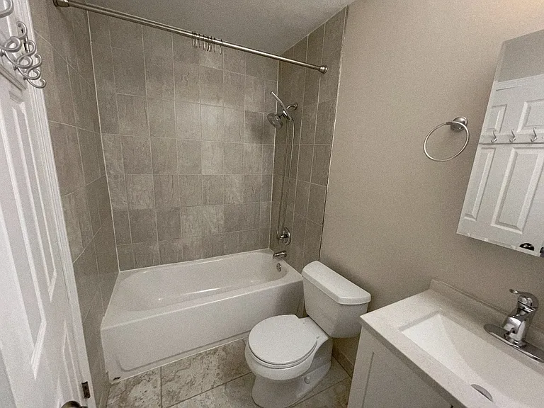 228 N Waterford Dr #12C — Photo 19