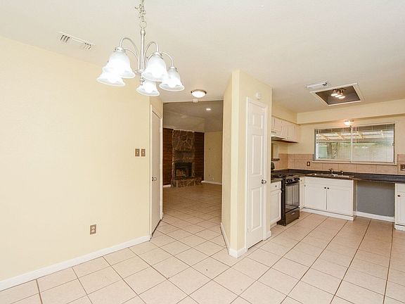 5th image of 8607 Crystal Cove Cir
