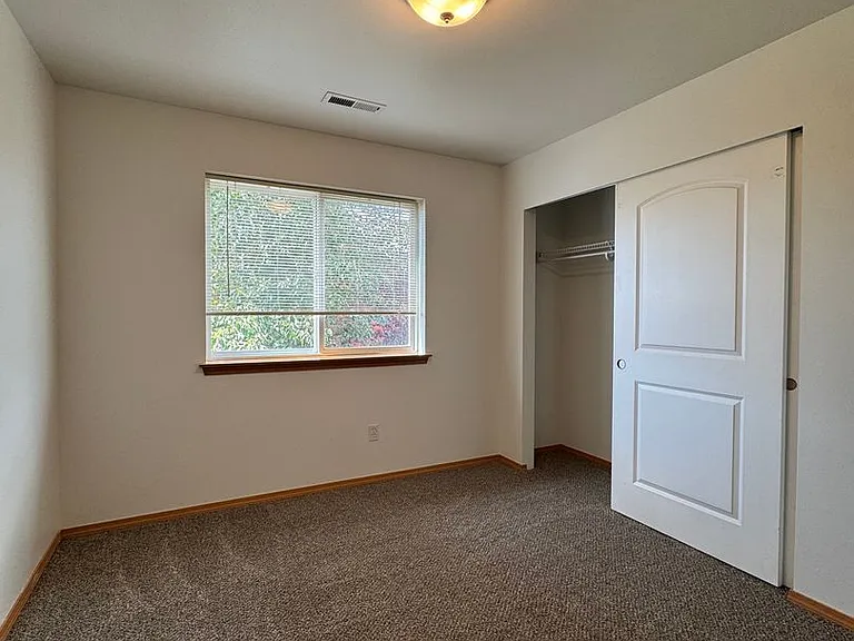 2210 N Clearview Dr — Photo 39