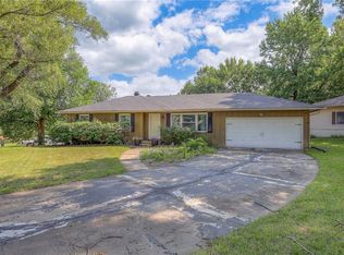 8950 E 84th St, Raytown, MO 64138