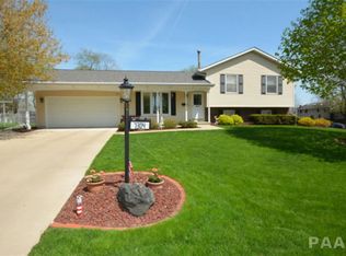 7304 N Miramar Dr, Peoria, IL 61614