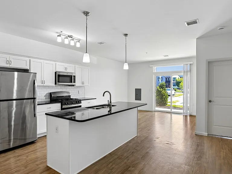 Park West Apartments — Photo 44