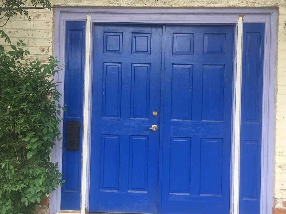 Bluedoor faces North and on to14th Street.