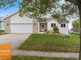 224 Chateau Dr, Cottage Grove, WI 53527