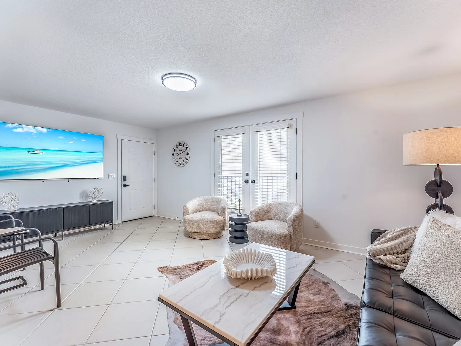 2 bed, 950 sqft, $3,500 — Photo 2