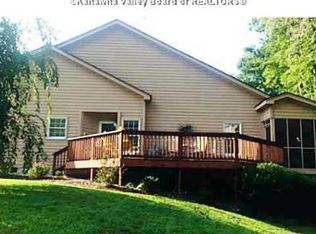 203 Oakbridge Dr, Hurricane, WV 25526