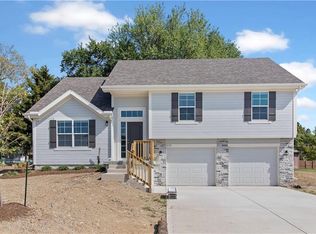 21410 W 216th St, Spring Hill, KS 66083