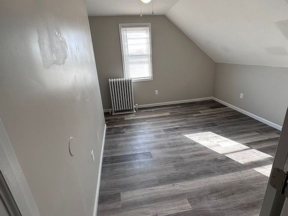 5th image of 305 E St Room 9