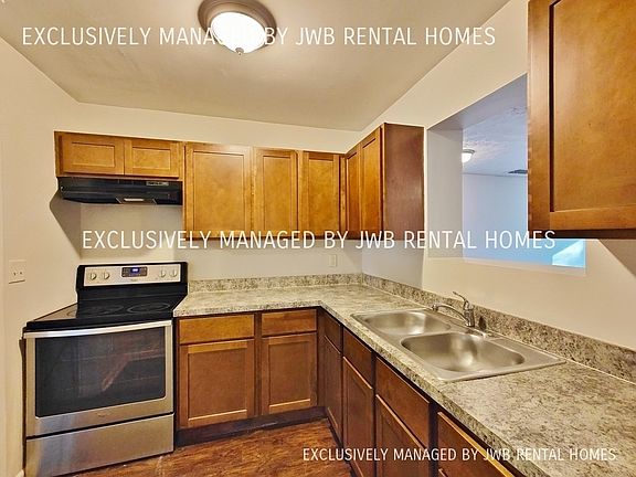 3rd image of 1045 Le Brun Dr