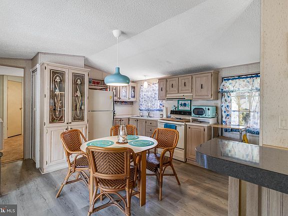 5th image of 37115 Carolina Dr