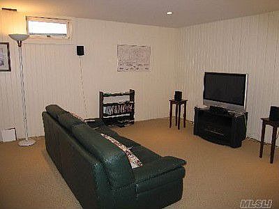 4th image of 645 Village Ln