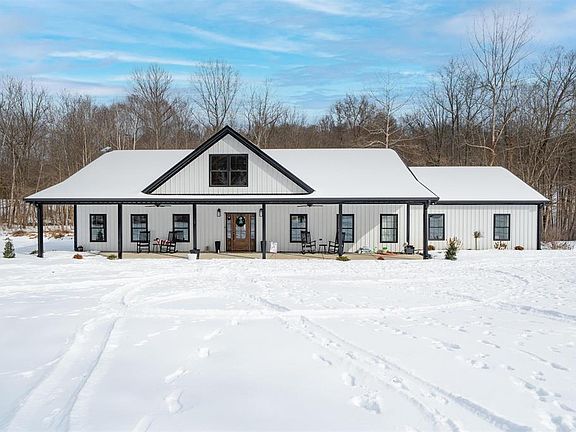 3rd image of 1026 Toms Branch Rd