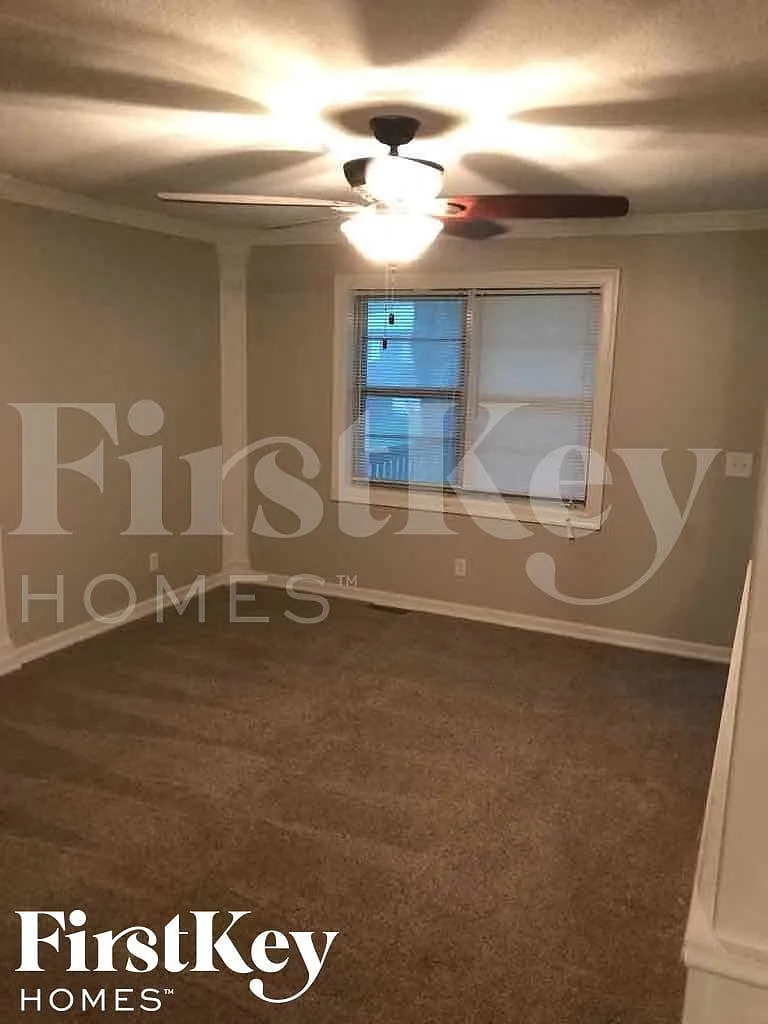 Building Photo - 4800 N Wallace Ave