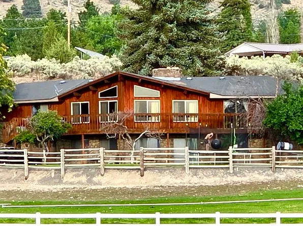 4162 Pine Grove Rd, Klamath Falls, OR 97603