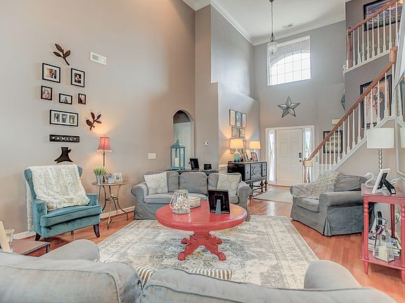 5th image of 102 Planters Dr