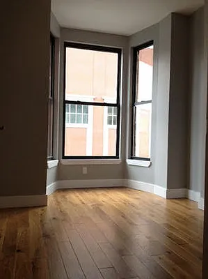 Rented by Full Time Management | media 18