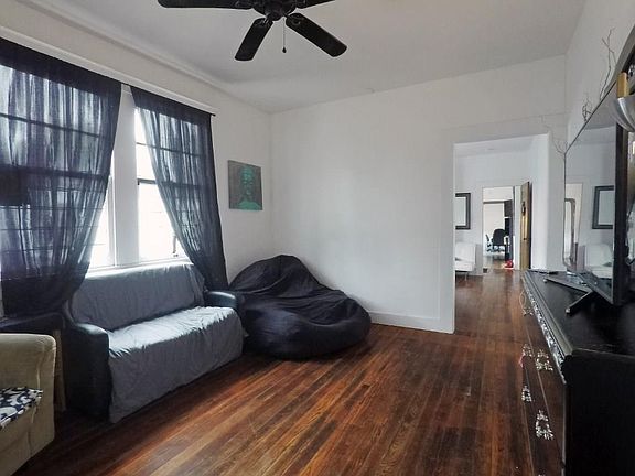 4th image of 1700-02 Painters St