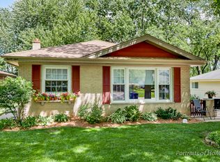 93 Grove Ave, Glen Ellyn, IL 60137