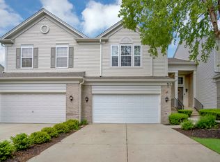 912 Kings Canyon Dr, Streamwood, IL 60107