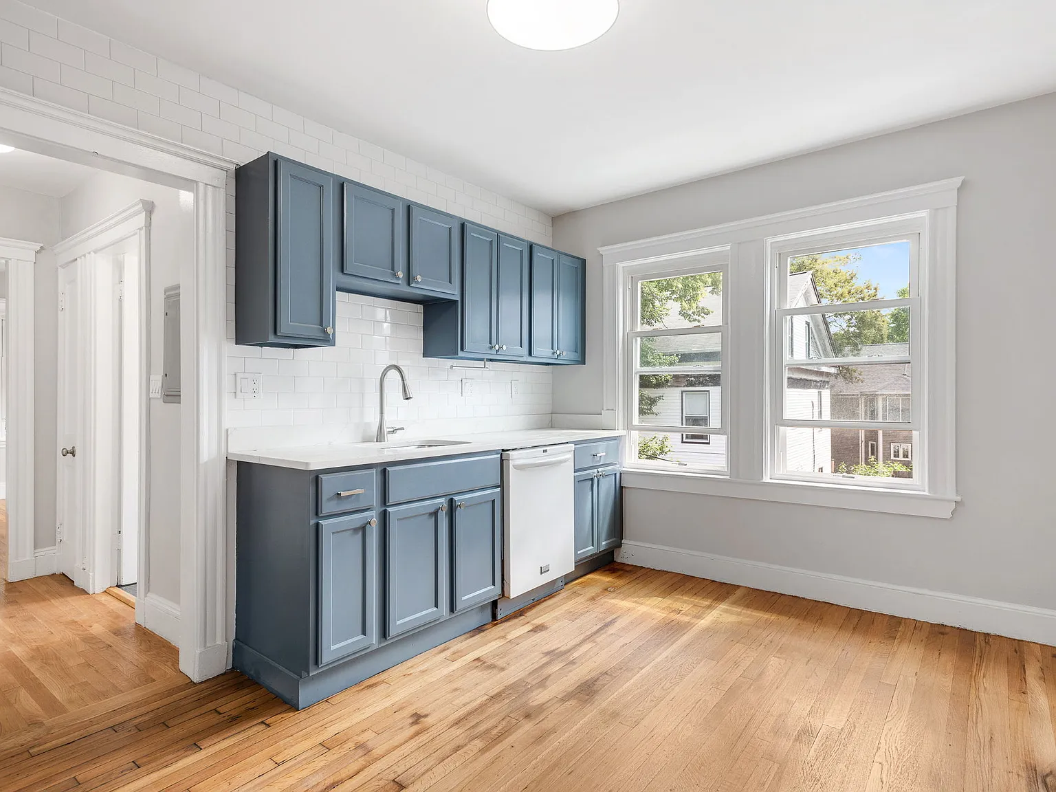 2 bed, 900 sqft, $2,450 — Photo 2