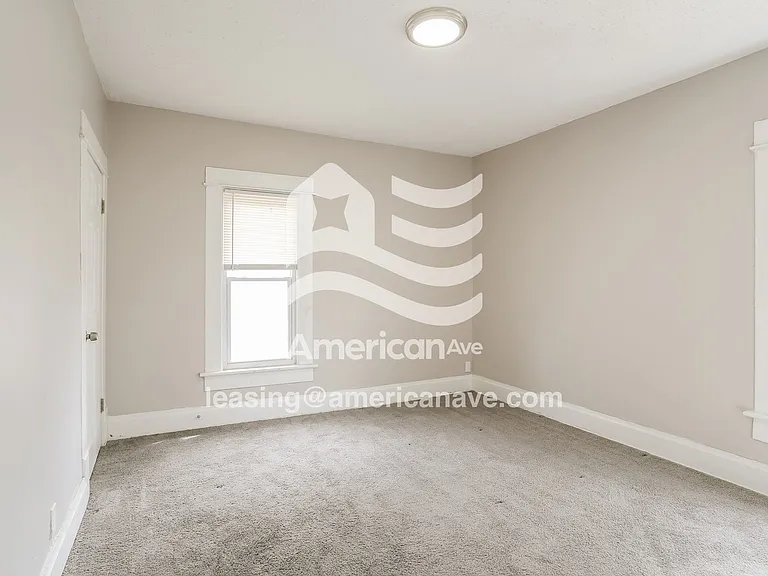 879727_011_bedroom_14395646.jpg