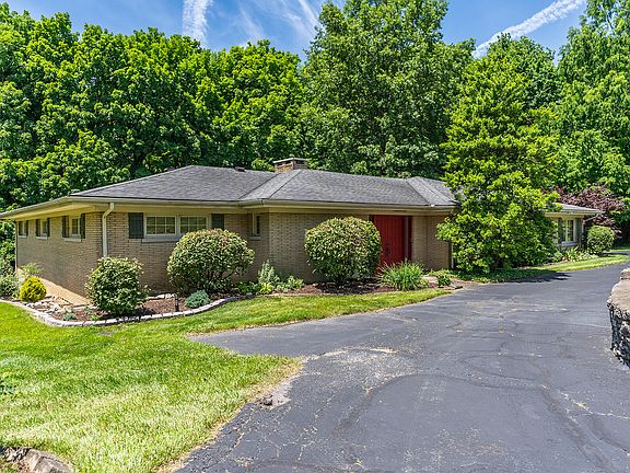 3rd image of 1964 Shadybrook Ln