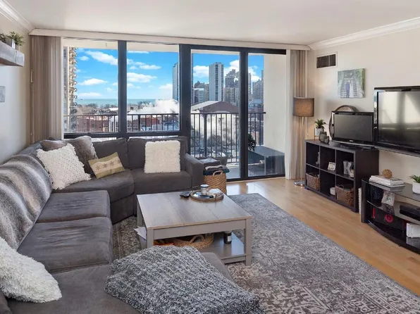 1636 N Wells St APT 909, Chicago, IL 60614