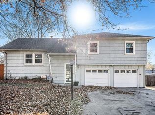 1101 E Willow Dr, Olathe, KS 66061