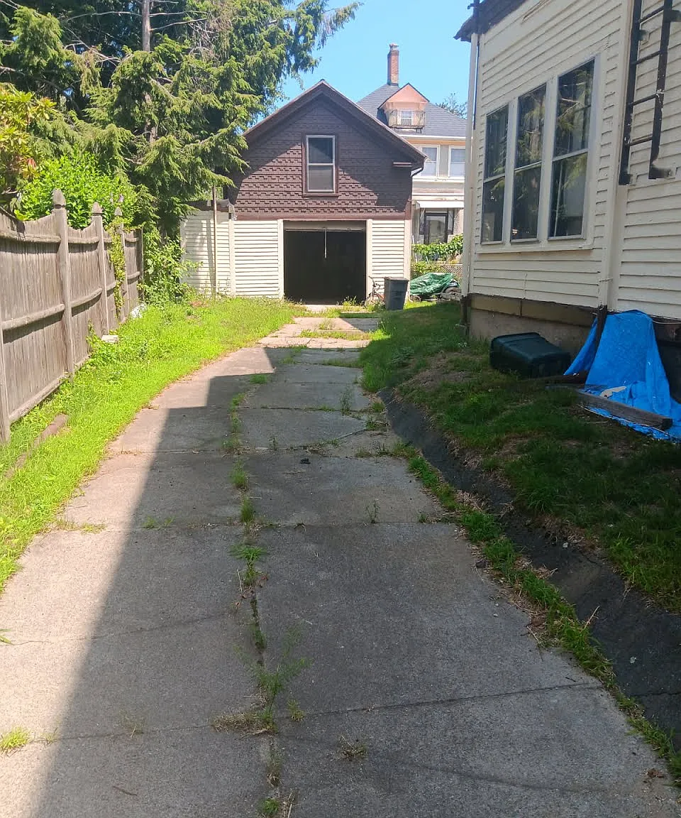 Studio, 400 sqft, $325 — Photo 1