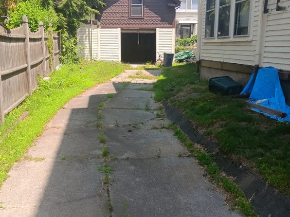 16 Garden St #G, Medford, MA 02155