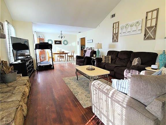 3rd image of 5789 Woodchase Ct