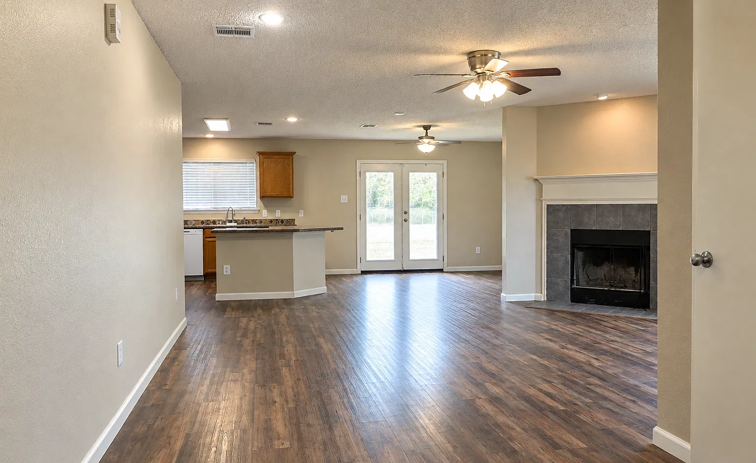 3 bed, 1637 sqft, $2,000 — Photo 4